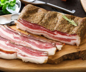 Pancetta tesa con pepe nero e finocchietto