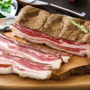 Pancetta tesa con pepe nero e finocchietto