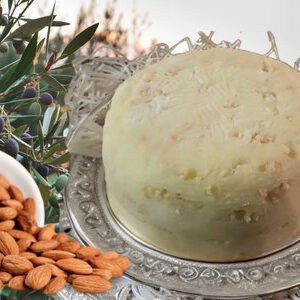 Pecorino alla mandorla