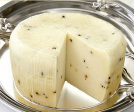 Formaggio misto con pepe nero